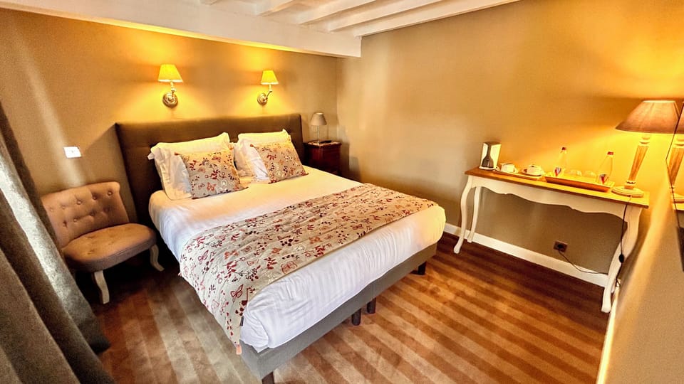 Comfort Double Room | Soundproofing, free WiFi, bed sheets
