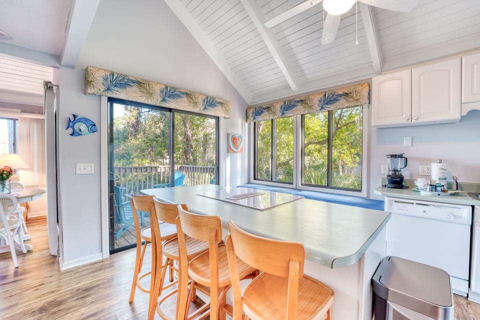 The cook's kitchen has an oversized island that seats 4 with amazing views!