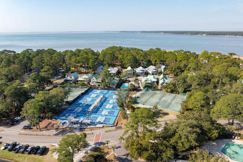 Pickleball & Tennis Courts near the beach in Sea Pines!