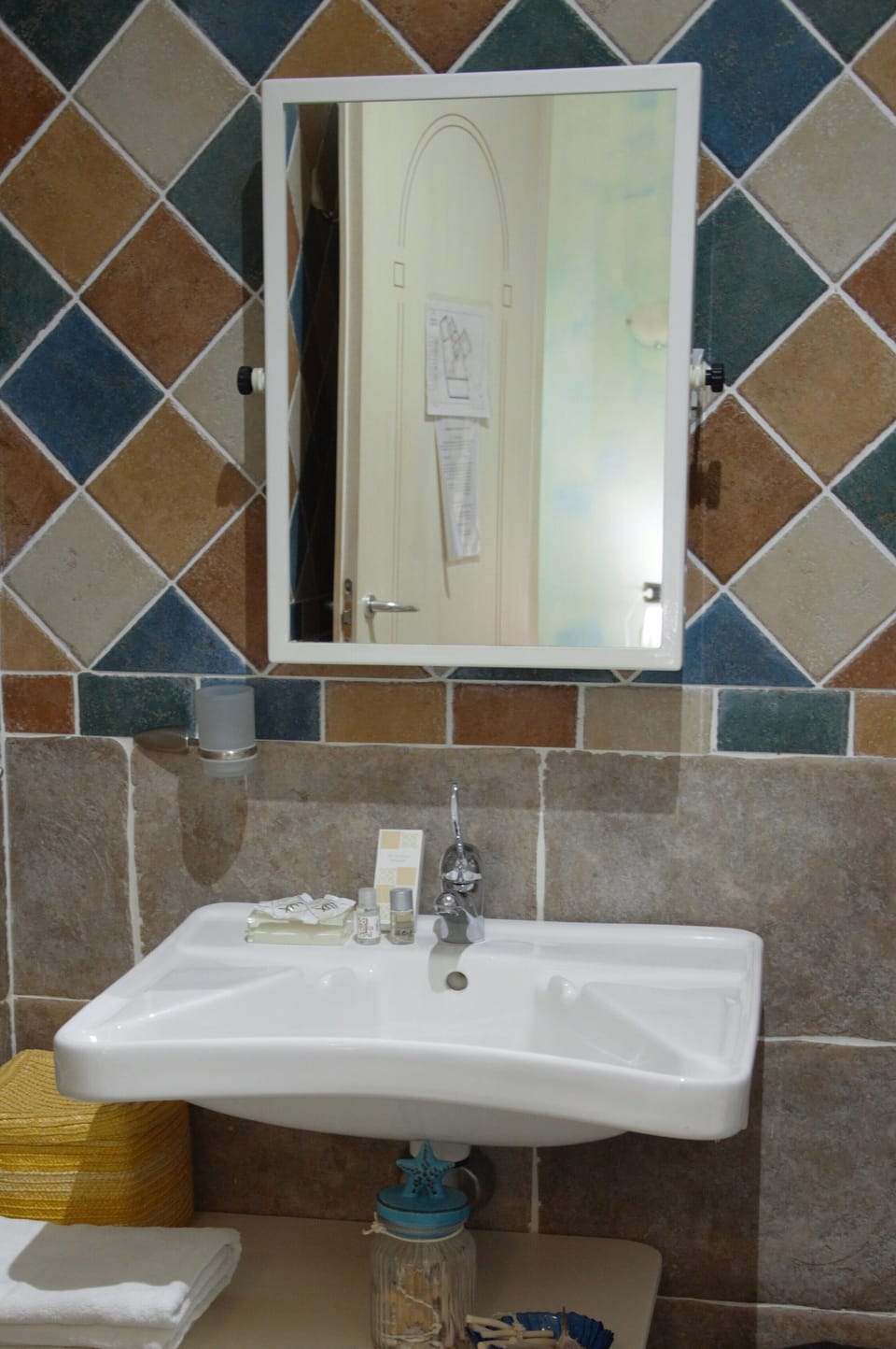 Standard Room | Bathroom | Shower, rainfall showerhead, hair dryer, towels