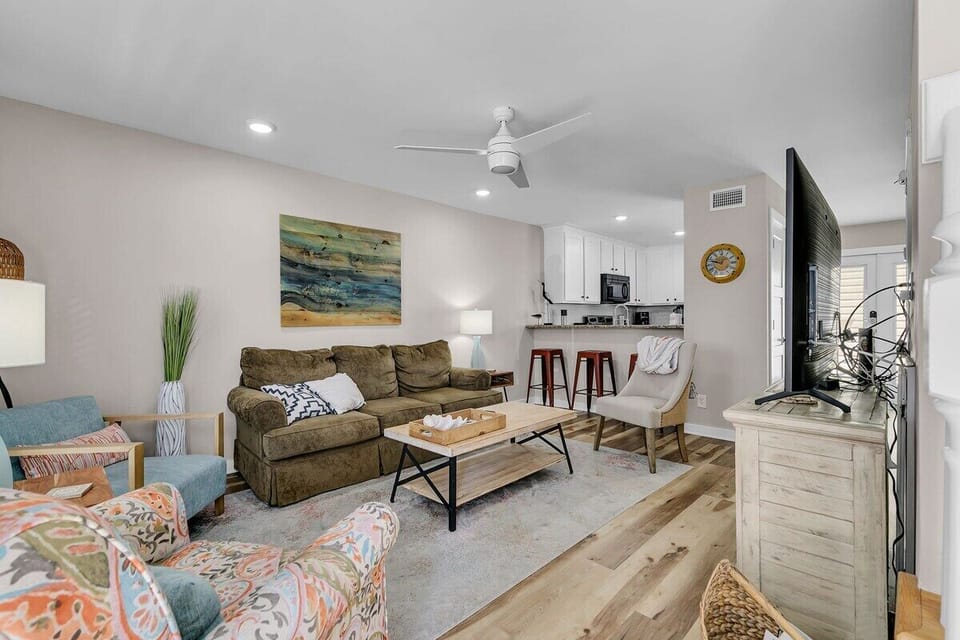 6-372 E Beach Blvd 3 6