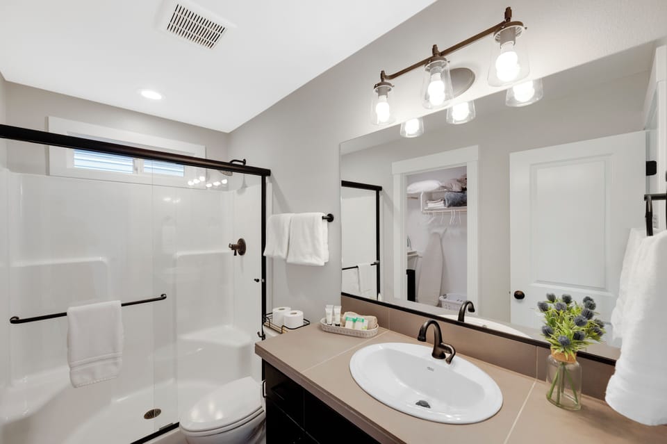 Primary Full-Bathroom, Walk-in Shower Ensuite