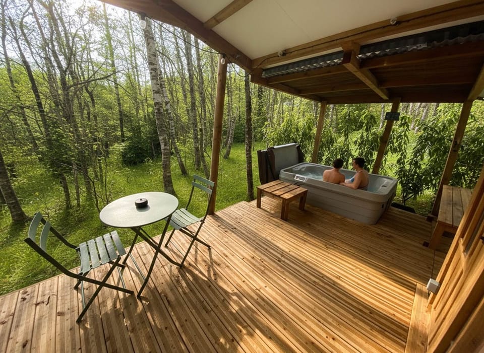 Terrasse couverte avec Spa privatif chauffé à 38°C