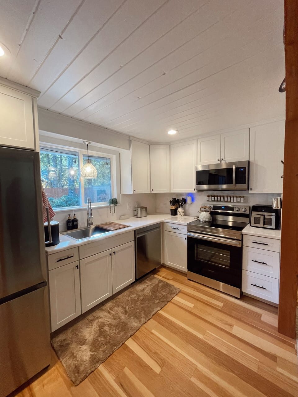 Spacious Kitchen with marble countertops, stainless steel appliances, and more!