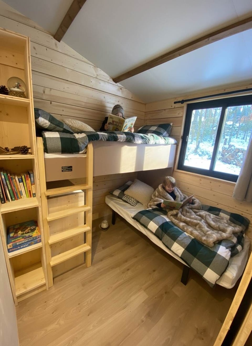 Chambre enfant avec lit à étage
