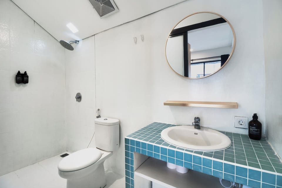 Suite | Bathroom | Shower, rainfall showerhead, hair dryer, slippers