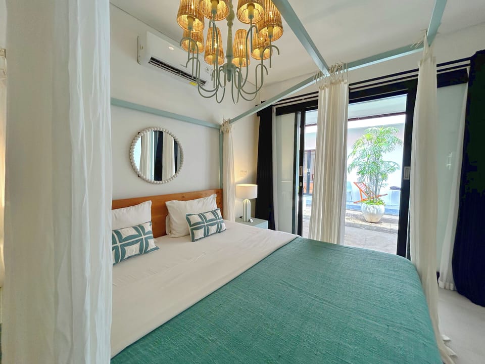 Suite | Minibar, iron/ironing board, free WiFi