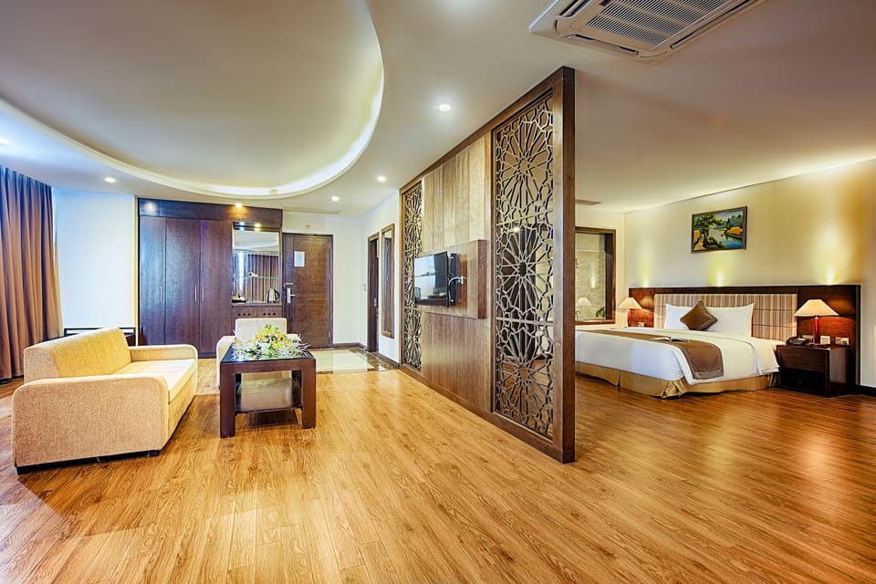 Executive Suite | Minibar, in-room safe, desk, free WiFi