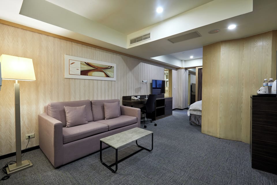 Suite | Premium bedding, free minibar, in-room safe, desk