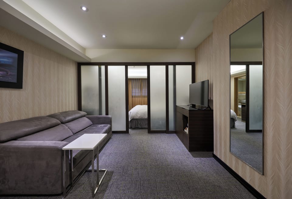 Suite | Premium bedding, free minibar, in-room safe, desk
