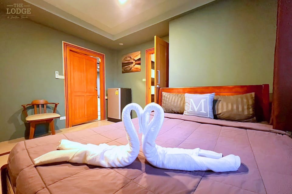 Standard Room | Minibar, desk, free WiFi, bed sheets