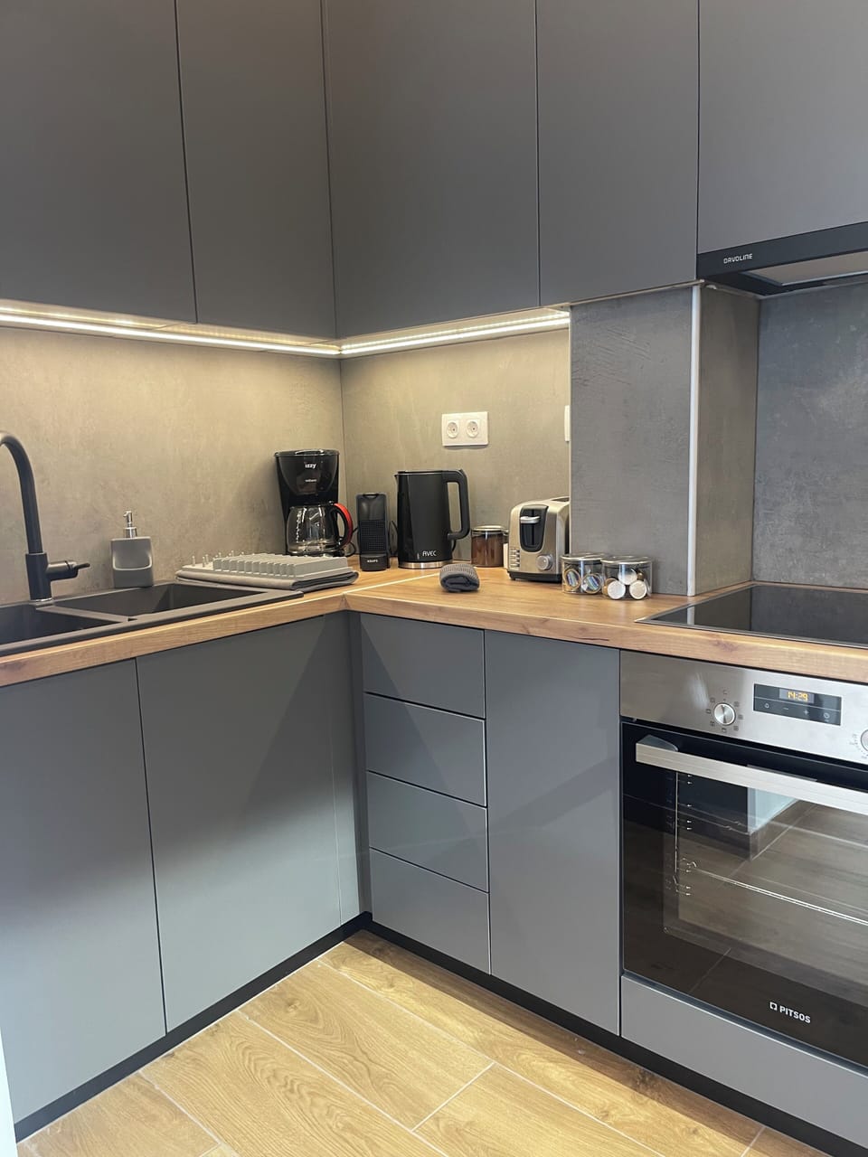 Penthouse | Private kitchen | Full-size fridge, microwave, oven, espresso maker