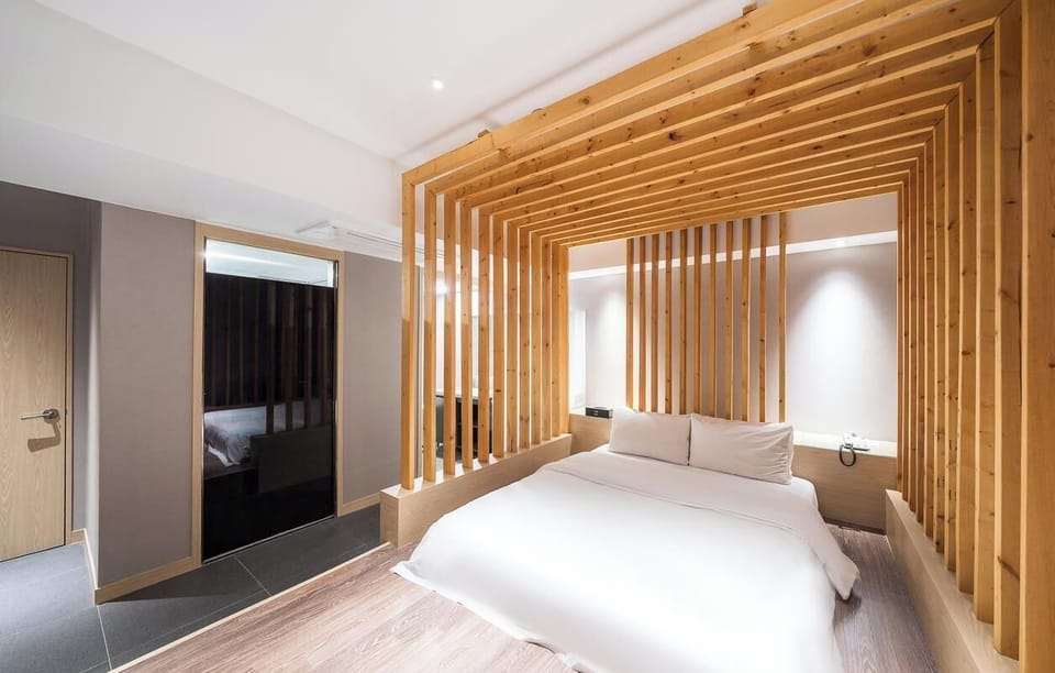 Royal Suite(No Parking, Multi-night) | Soundproofing, free WiFi