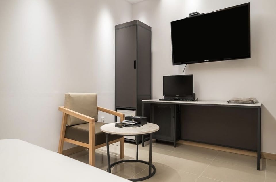 Premium(No Parking) | Soundproofing, free WiFi