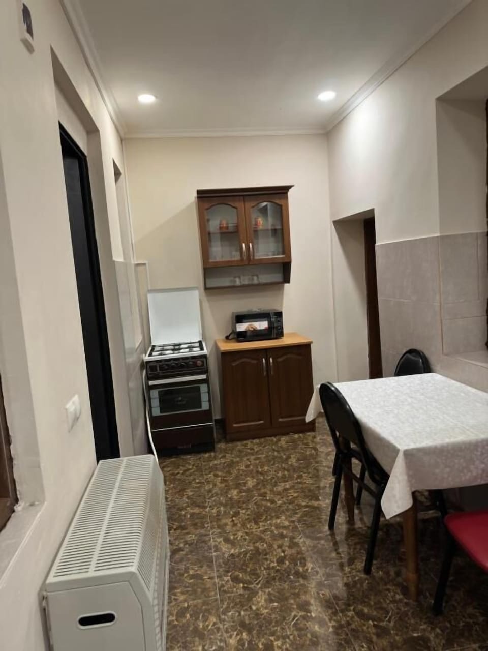 Comfort Apartment, Mountain View | Private kitchen | Full-size fridge, microwave, oven, cookware/dishes/utensils