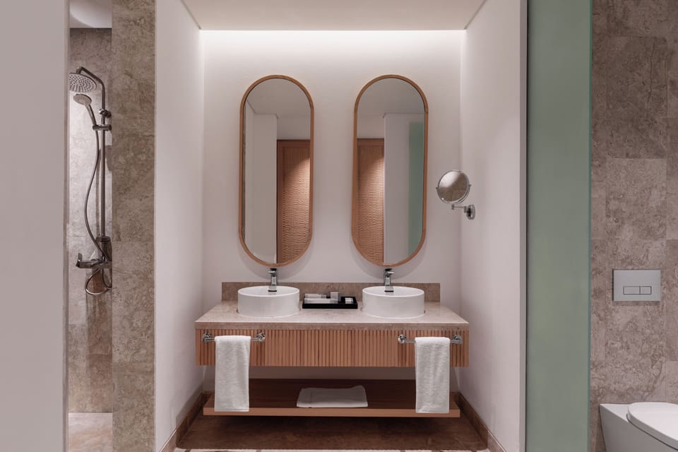 Rainfall showerhead, free toiletries, hair dryer, bathrobes