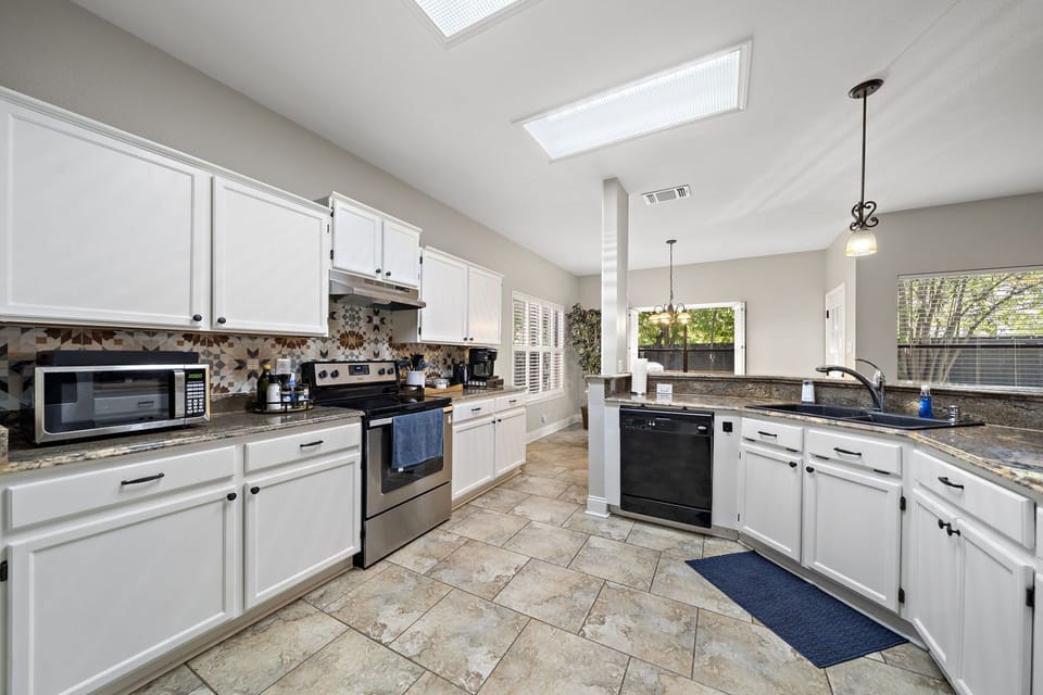 Fully equipped kitchen with high quality granite countertops.