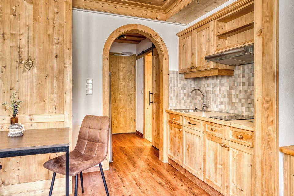 Classic Apartment, 1 Bedroom | WiFi (free), bed sheets