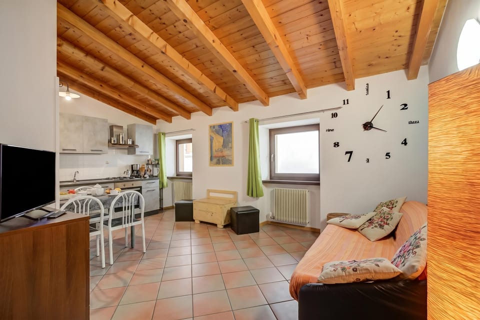 Family Apartment, Multiple Bedrooms (Casa Arx) | Living area | 21-inch Smart TV with cable channels