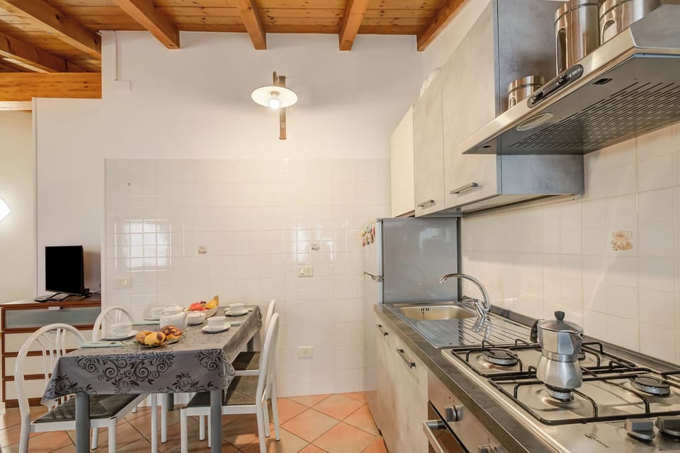 Family Apartment, Multiple Bedrooms (Casa Arx) | Private kitchen | Fridge, oven, stovetop, coffee/tea maker