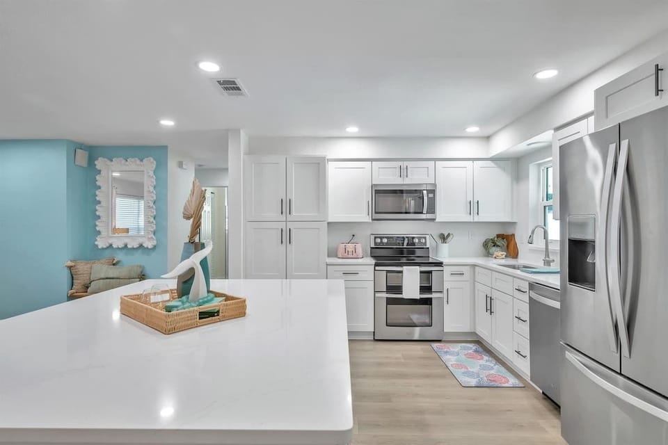 Fully equipped kitchen - from a quick breakfast to a family dinner, enjoy all brand new kitchen utensils and appliances to cook amazing meals!