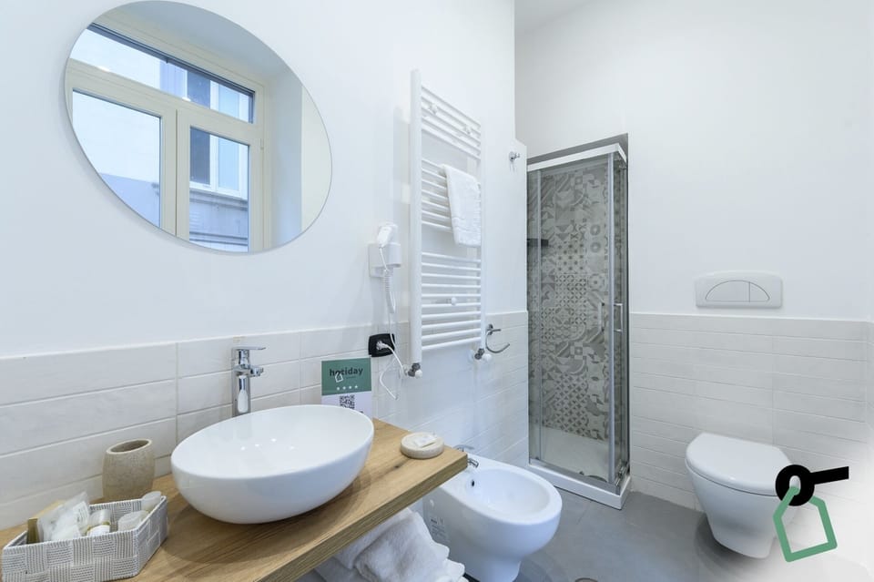 Comfort Double Room | Bathroom | Shower, hair dryer, bidet, towels