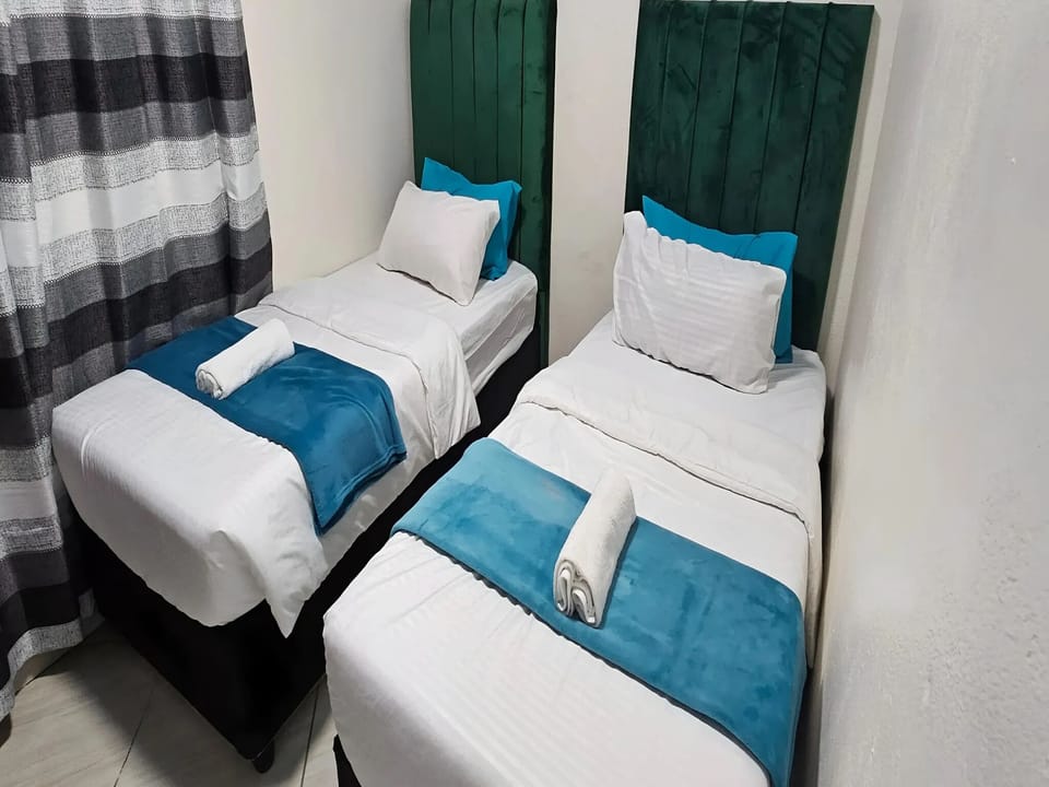 Studio Suite | Desk, laptop workspace, free WiFi, bed sheets