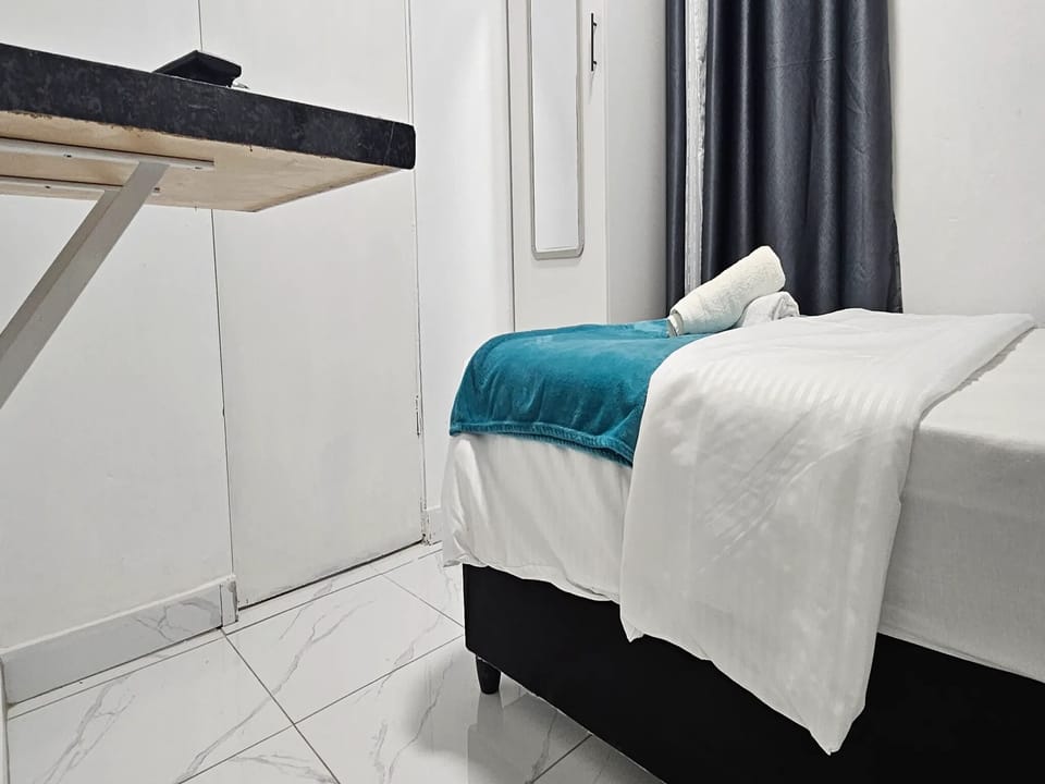 Basic Room | Desk, laptop workspace, free WiFi, bed sheets