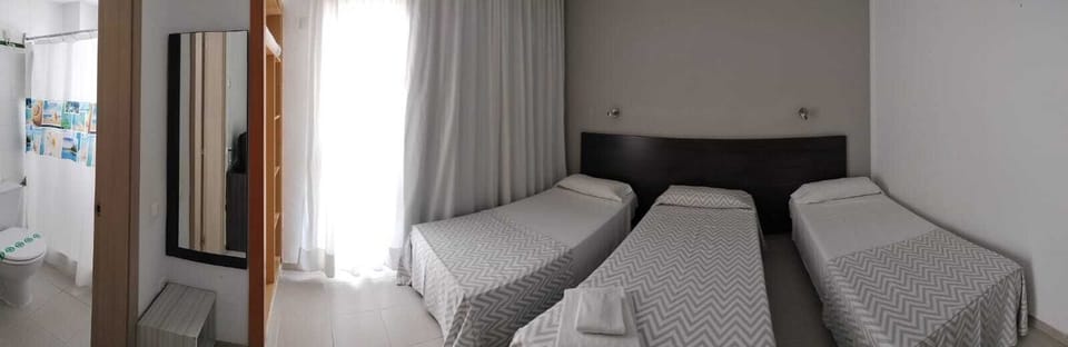 Standard Triple Room | Desk, free WiFi