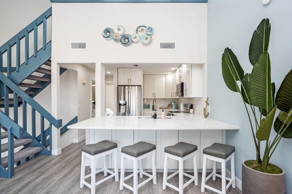 2nd floor kitchen bar