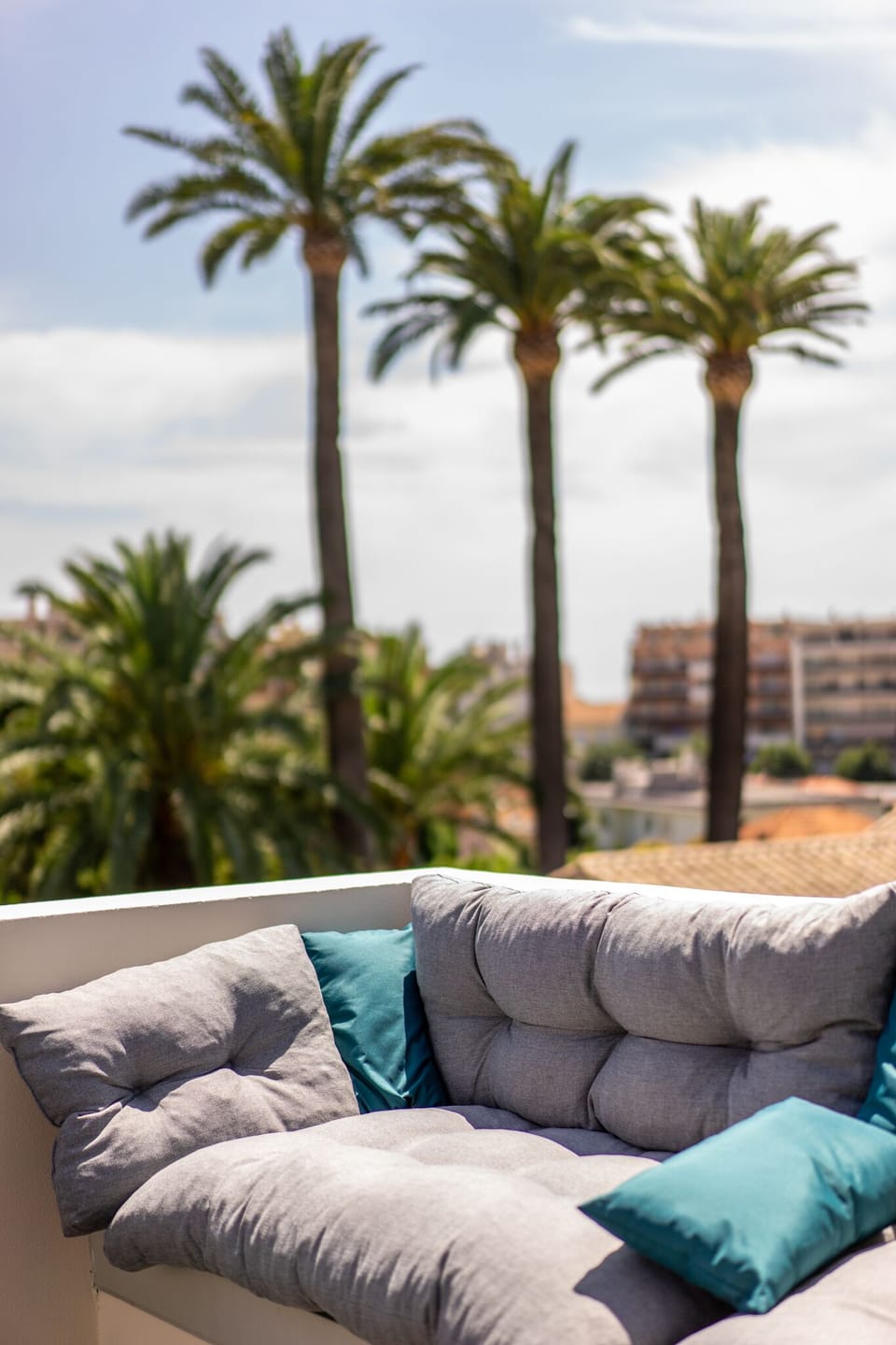 Private terrace of your accommodation, perfect for relaxing or working, telecommuting, student stay, or business trip with Wi-Fi.
