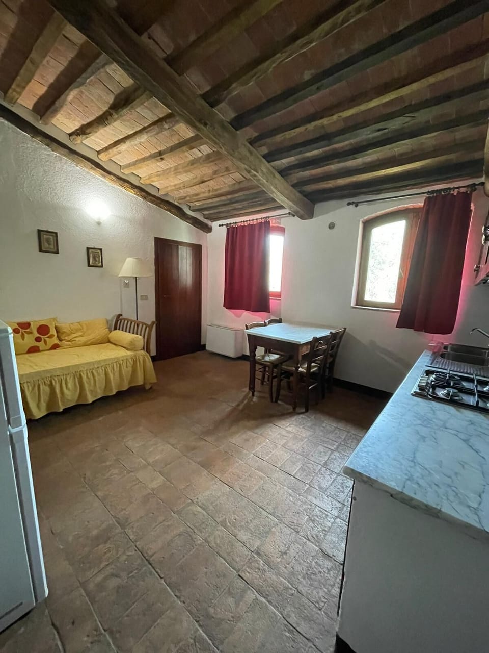 Classic Apartment | Living area | 32-inch flat-screen TV with cable channels