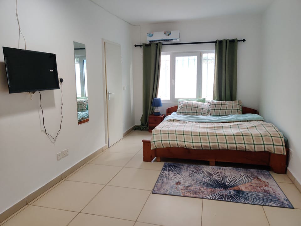 Standard Room, Private Bathroom | Soundproofing, iron/ironing board (on request), WiFi (free), bed sheets