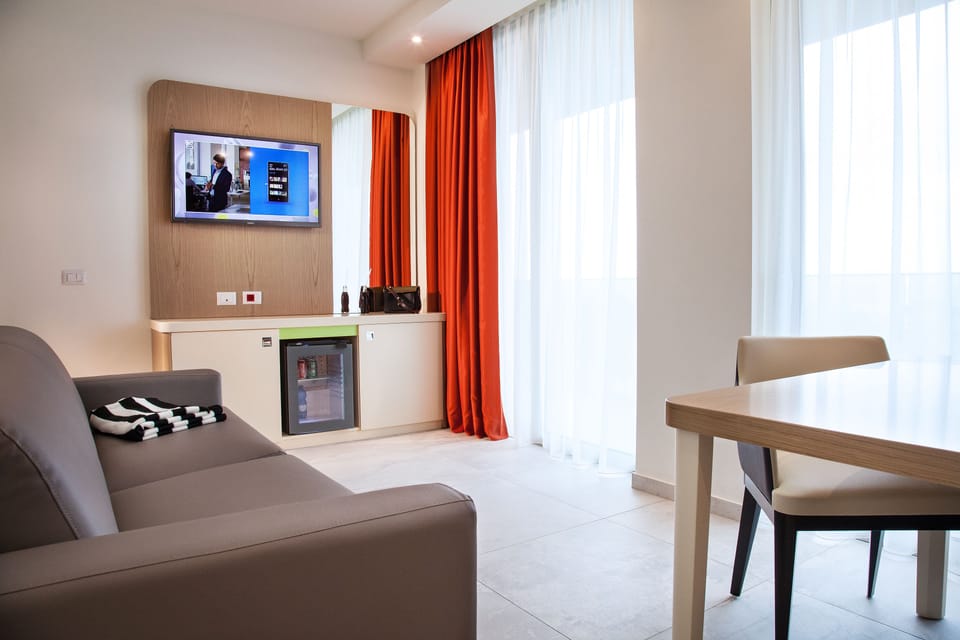 Suite, Sea View | Egyptian cotton sheets, premium bedding, memory foam beds, minibar