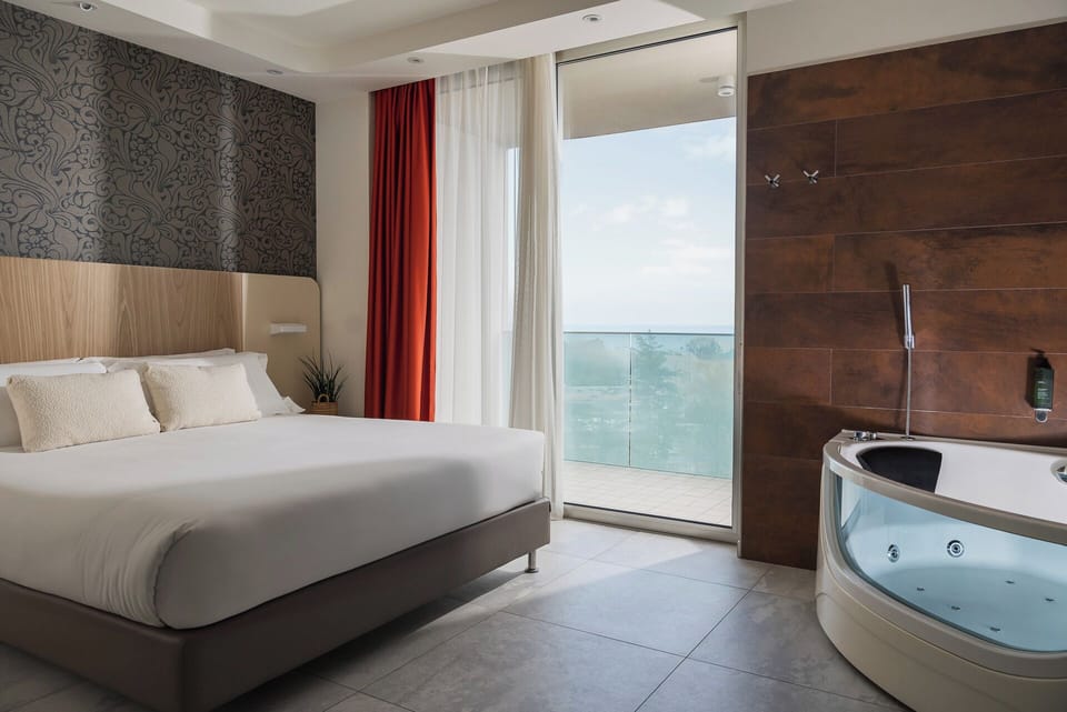 Suite, Sea View | Private spa tub