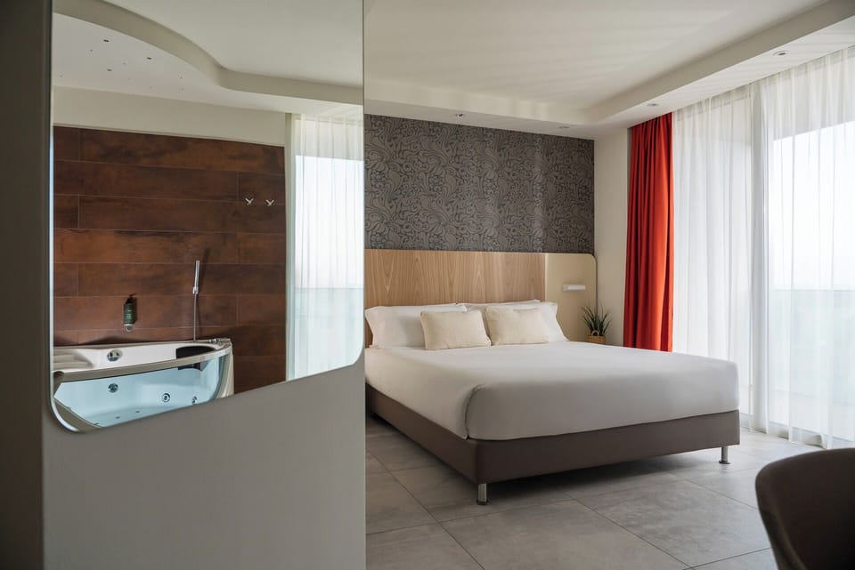 Suite, Sea View | Egyptian cotton sheets, premium bedding, memory foam beds, minibar
