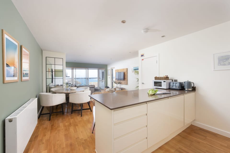 Open plan living - 6 The Point, Pentire