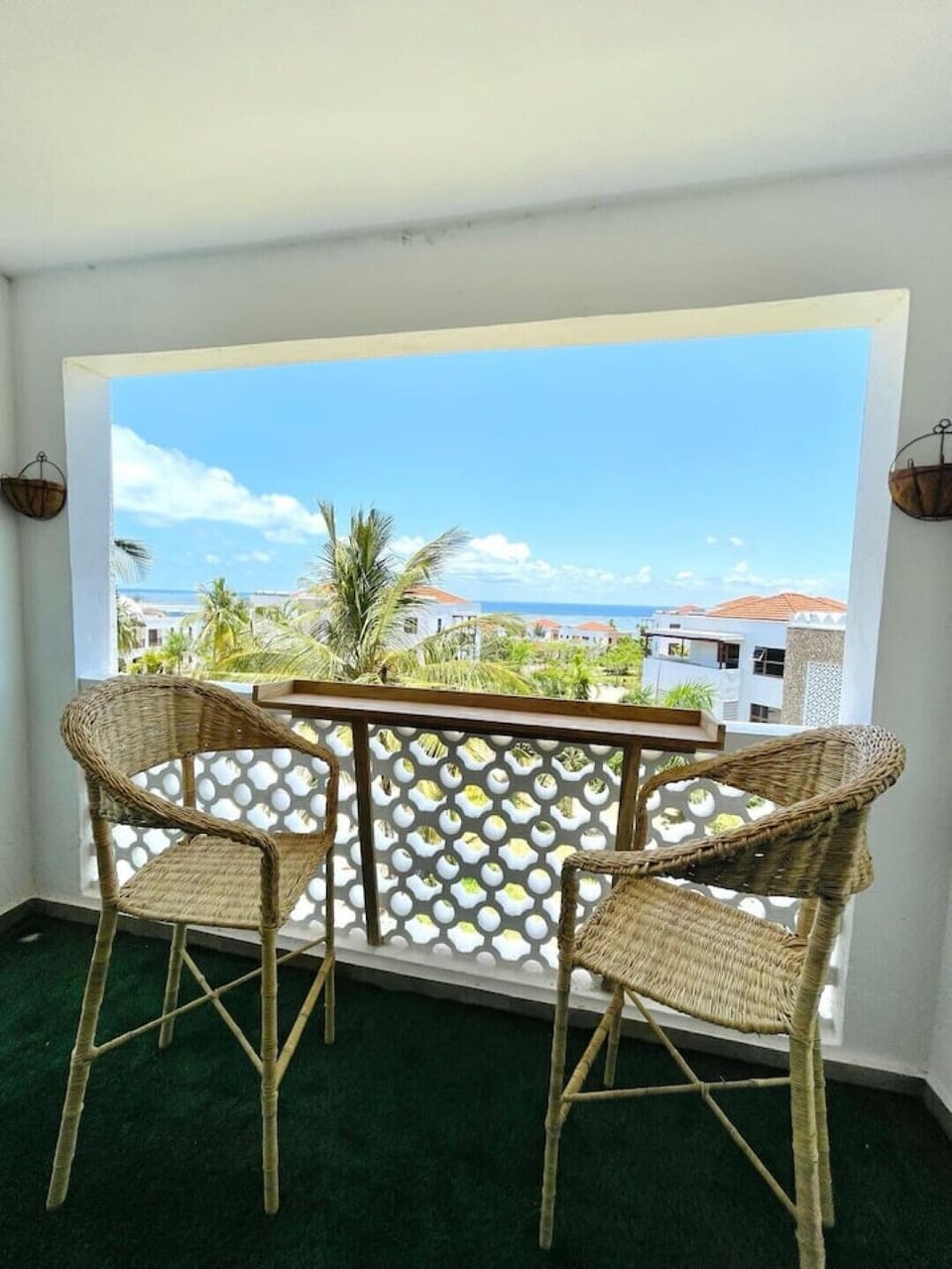 MAIN BALCONY