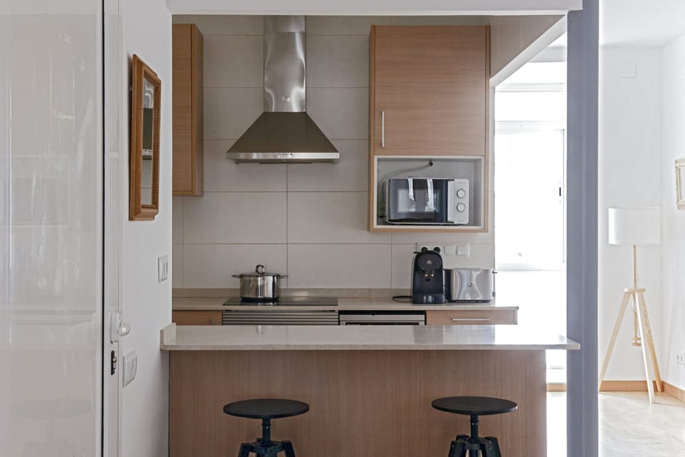 Basic Apartment | Private kitchen | Oven, stovetop, dishwasher, toaster