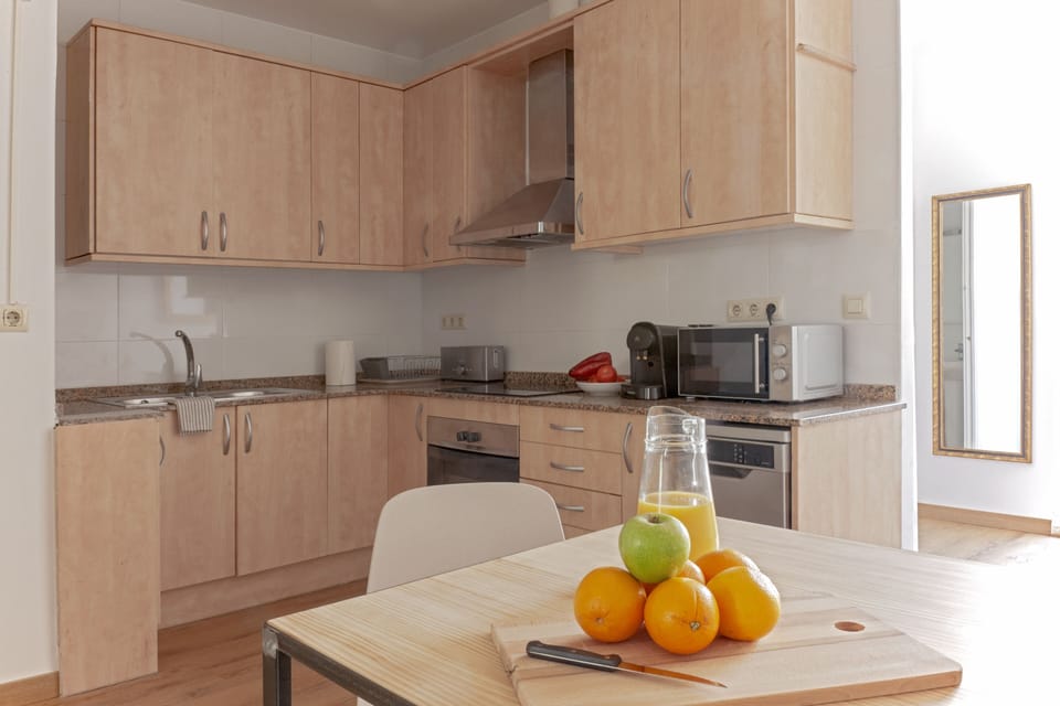 Basic Apartment | Private kitchen | Oven, stovetop, dishwasher, toaster