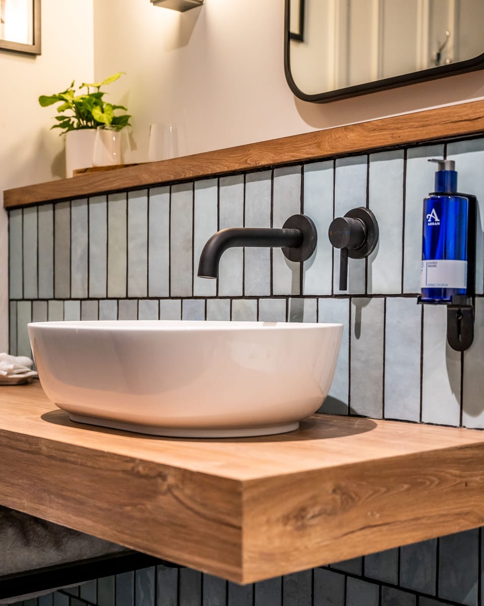 Deluxe Twin Room, 1 Bedroom, Garden View | Bathroom | Designer toiletries, hair dryer, towels