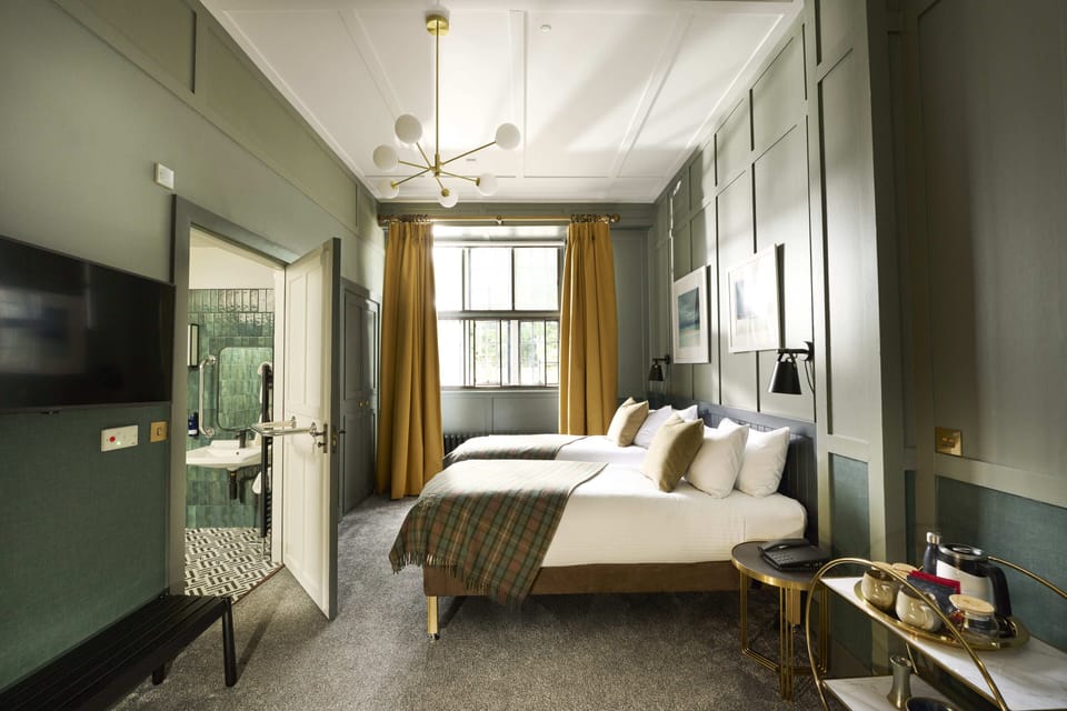 Deluxe Double Room, 1 Bedroom, Accessible | Individually decorated, desk, iron/ironing board, travel crib