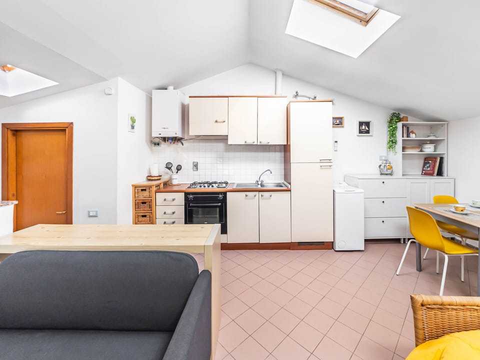 Studio | Living area | Flat-screen TV