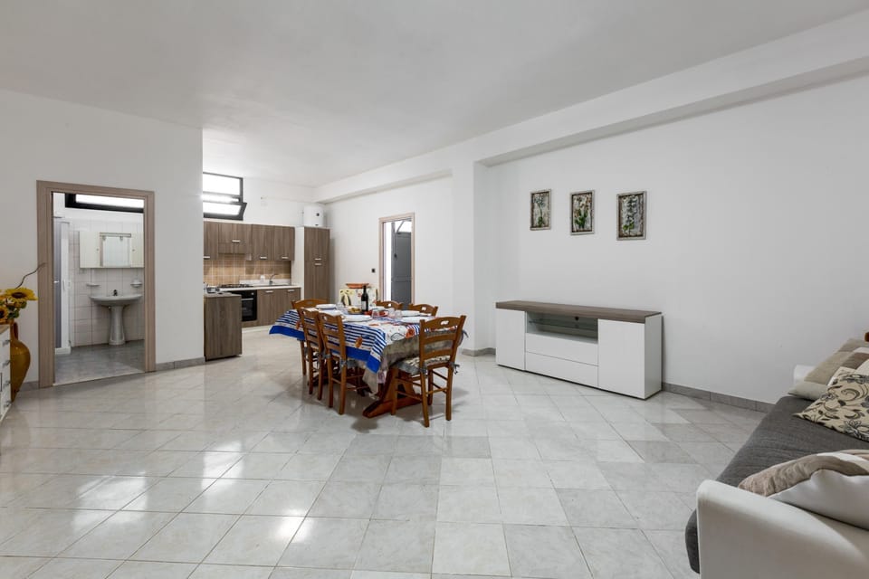 Apartment | Dining room