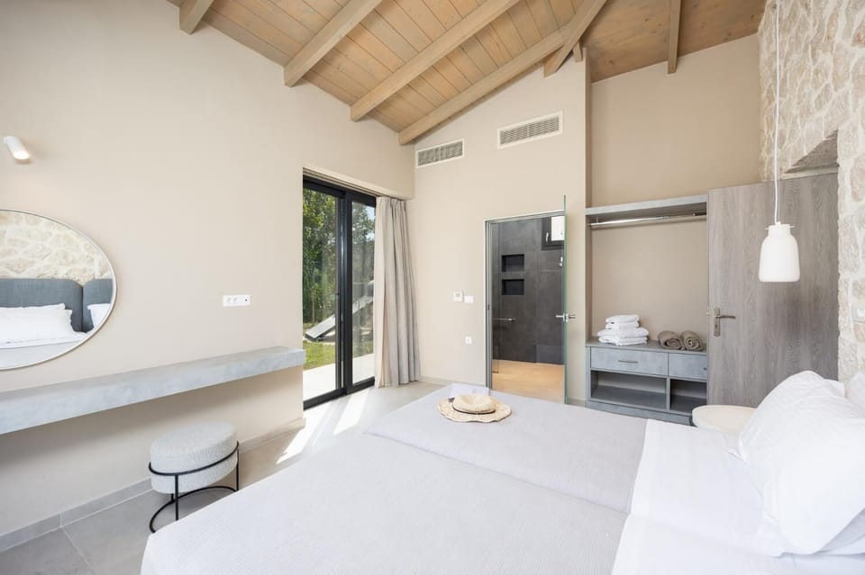 Twin bedroom with en suite bathroom and A/C