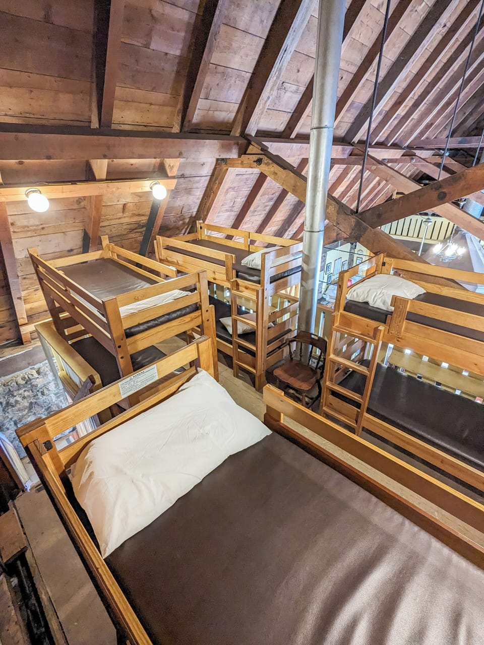 WiFi (free), bed sheets