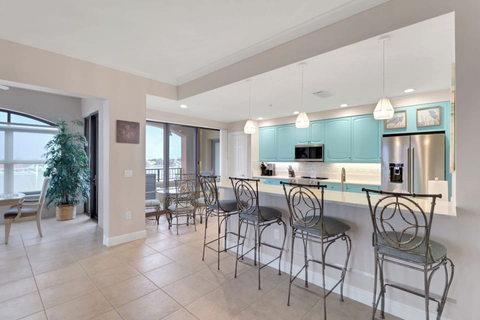 The fully equipped kitchen has all the essentials.