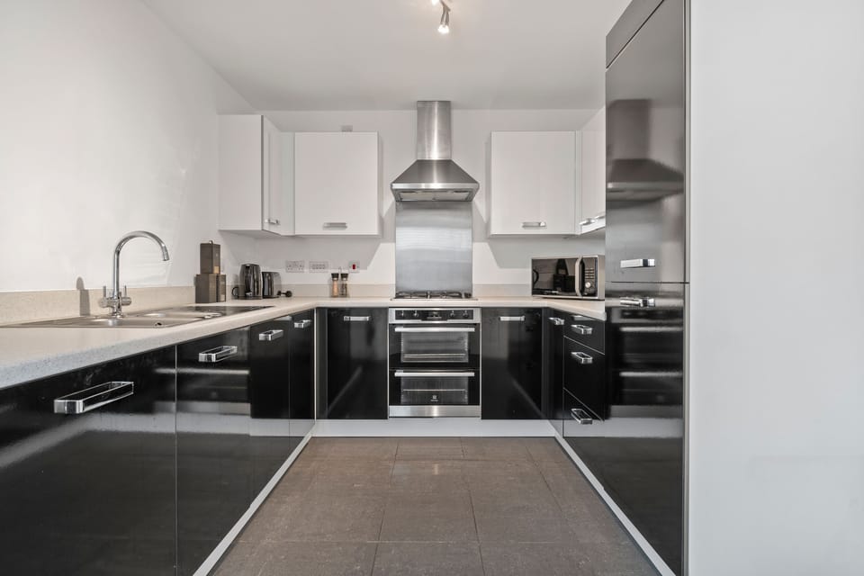 House | Private kitchen | Fridge, microwave, oven, stovetop