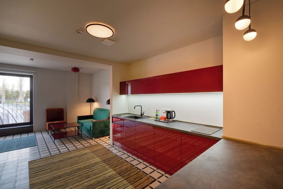 Duplex, Courtyard View | Private kitchen | Electric kettle