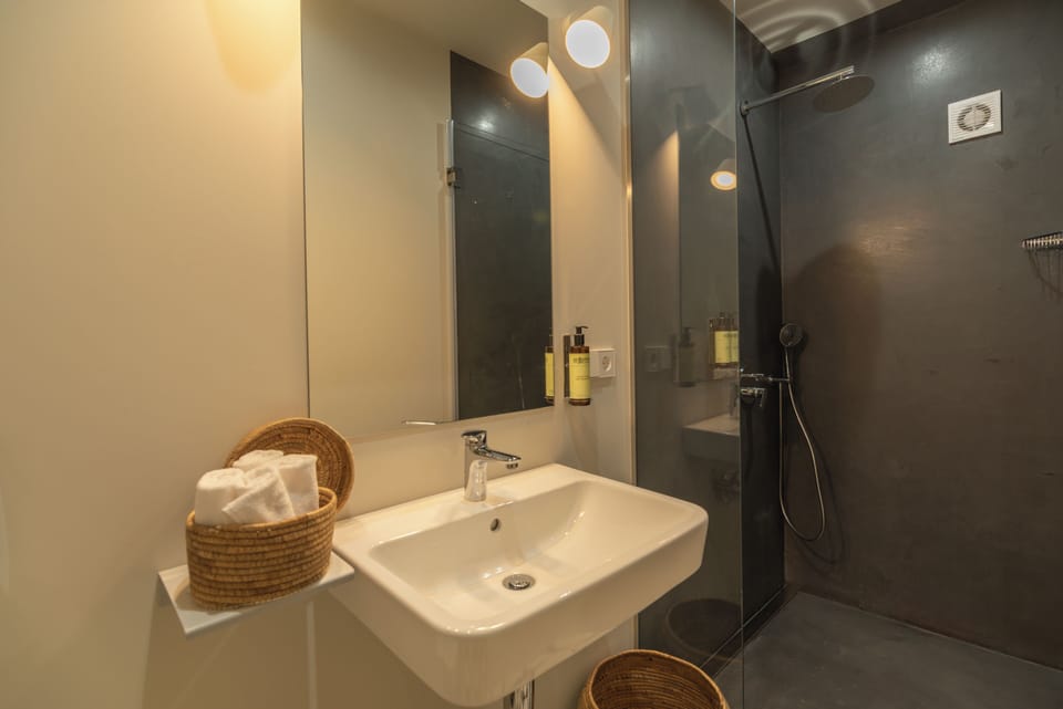 Standard Double Room | Bathroom | Shower, free toiletries, hair dryer, bathrobes
